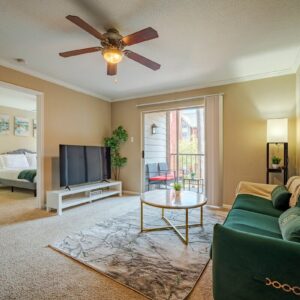 Luxury Apartment - Medical Center | 30+ day stays